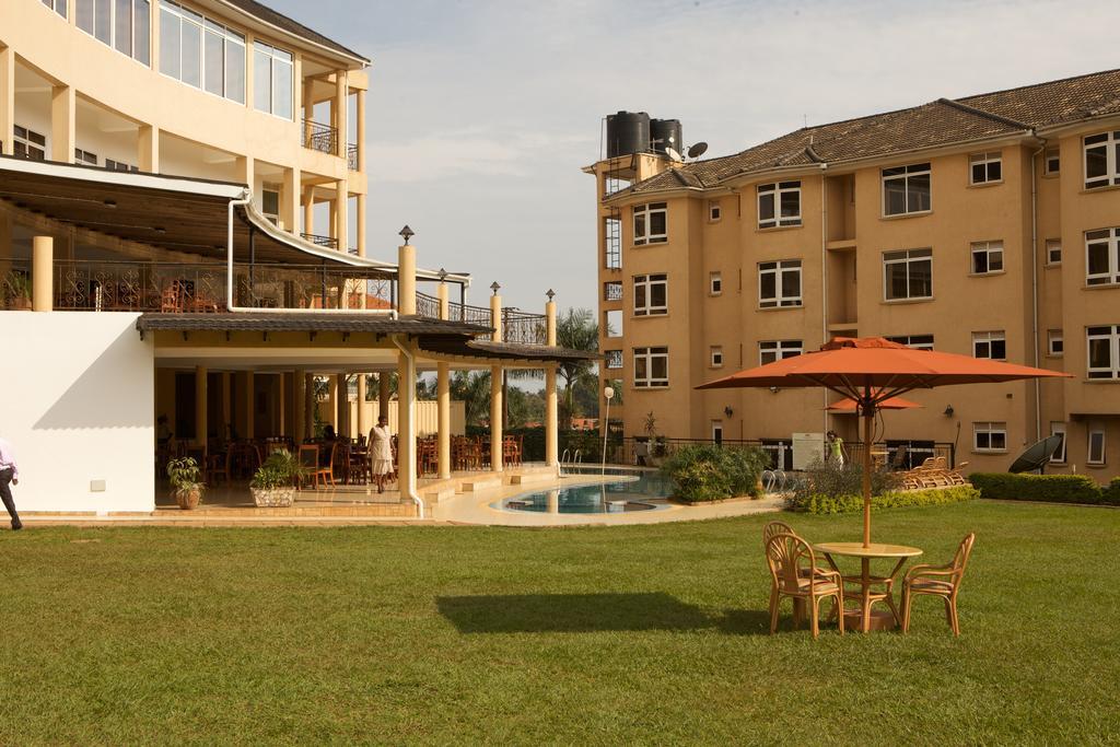 City Royal Resort Hotel Kyambogo  ภายนอก รูปภาพ