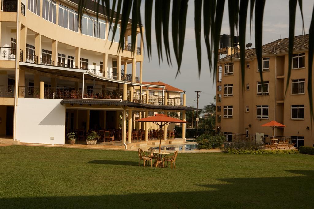 City Royal Resort Hotel Kyambogo  ภายนอก รูปภาพ