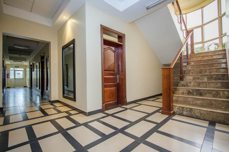 City Royal Resort Hotel Kyambogo  ภายนอก รูปภาพ