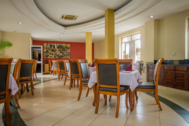 City Royal Resort Hotel Kyambogo  ภายนอก รูปภาพ