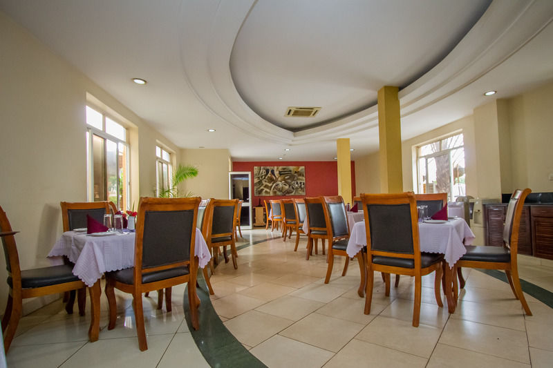 City Royal Resort Hotel Kyambogo  ภายนอก รูปภาพ
