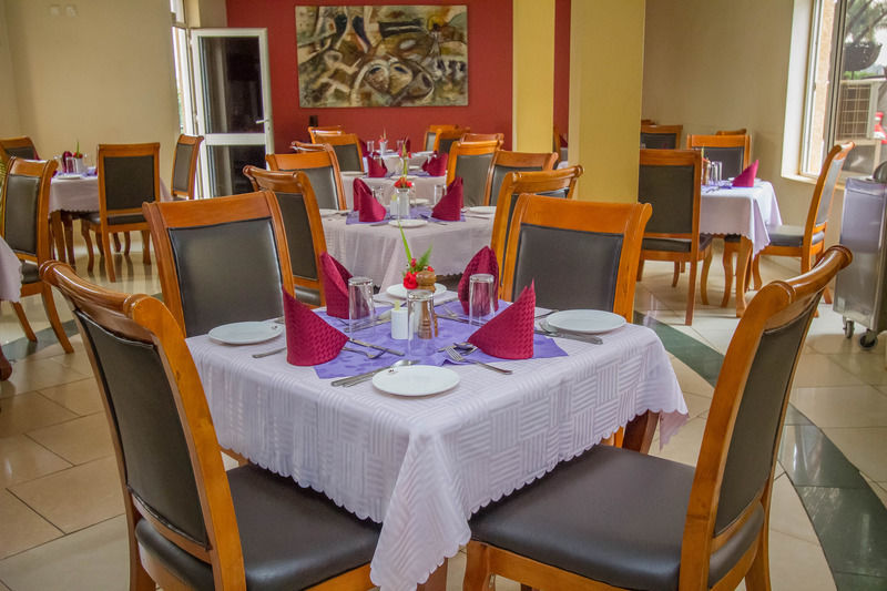 City Royal Resort Hotel Kyambogo  ภายนอก รูปภาพ