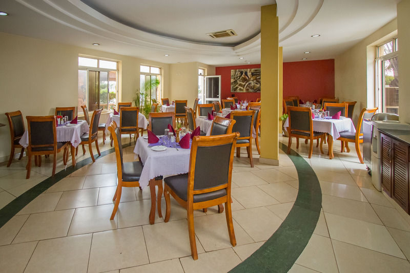 City Royal Resort Hotel Kyambogo  ภายนอก รูปภาพ