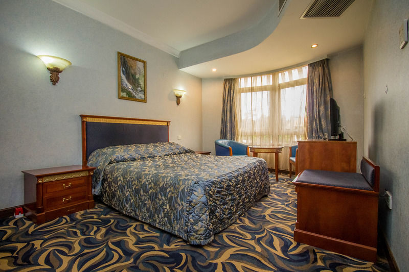 City Royal Resort Hotel Kyambogo  ภายนอก รูปภาพ