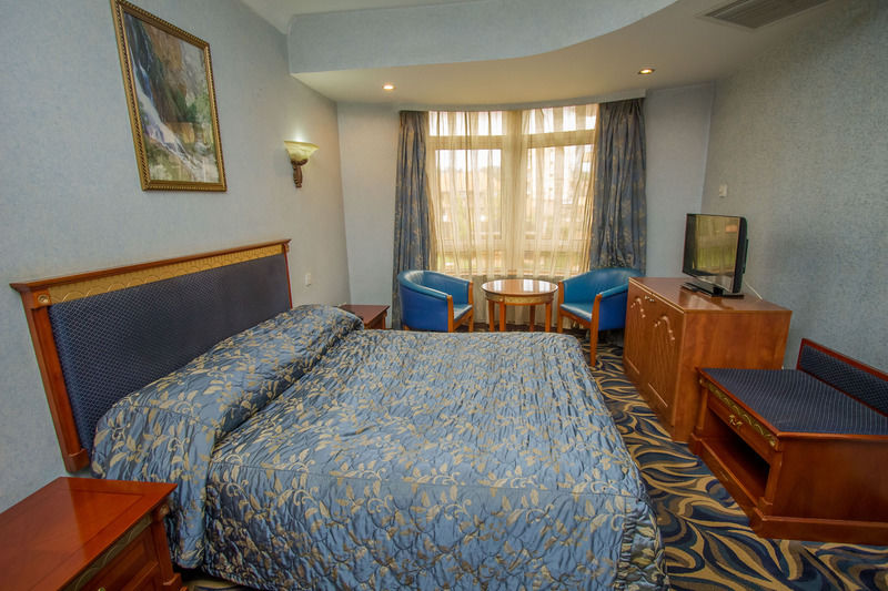 City Royal Resort Hotel Kyambogo  ภายนอก รูปภาพ