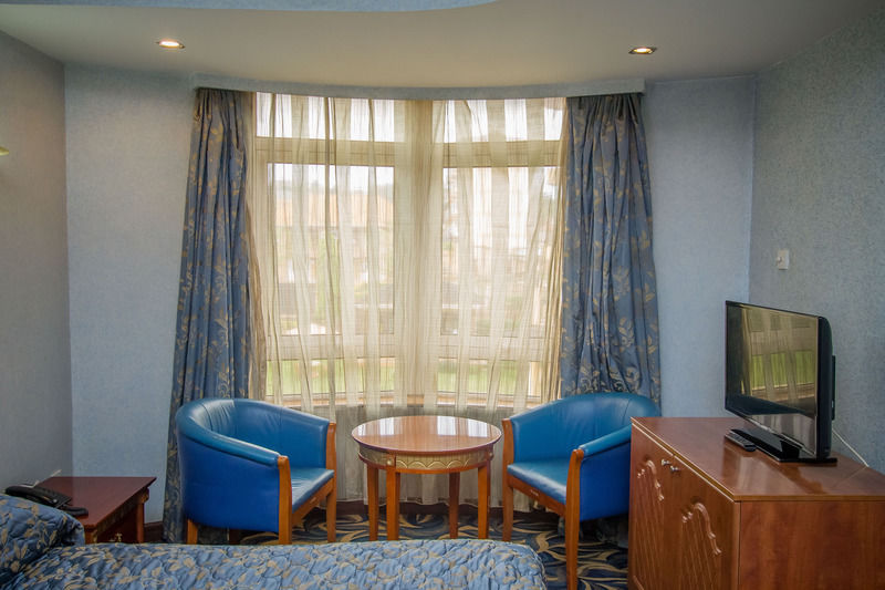 City Royal Resort Hotel Kyambogo  ภายนอก รูปภาพ
