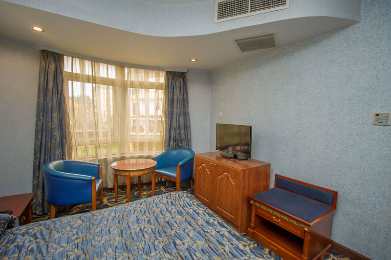 City Royal Resort Hotel Kyambogo  ภายนอก รูปภาพ