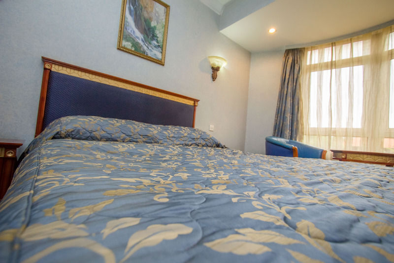 City Royal Resort Hotel Kyambogo  ภายนอก รูปภาพ