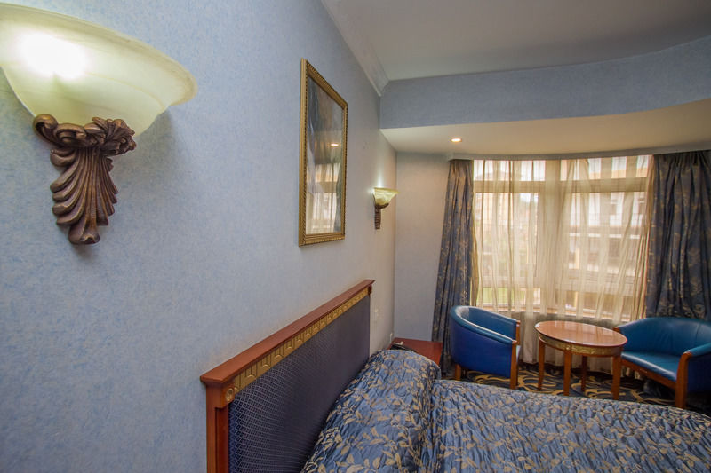 City Royal Resort Hotel Kyambogo  ภายนอก รูปภาพ