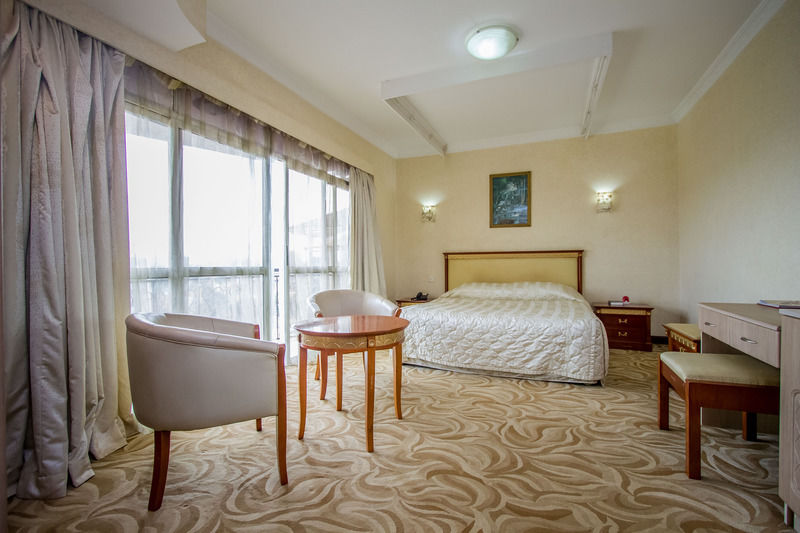City Royal Resort Hotel Kyambogo  ภายนอก รูปภาพ