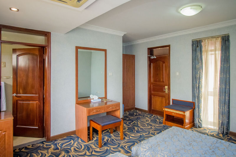 City Royal Resort Hotel Kyambogo  ภายนอก รูปภาพ