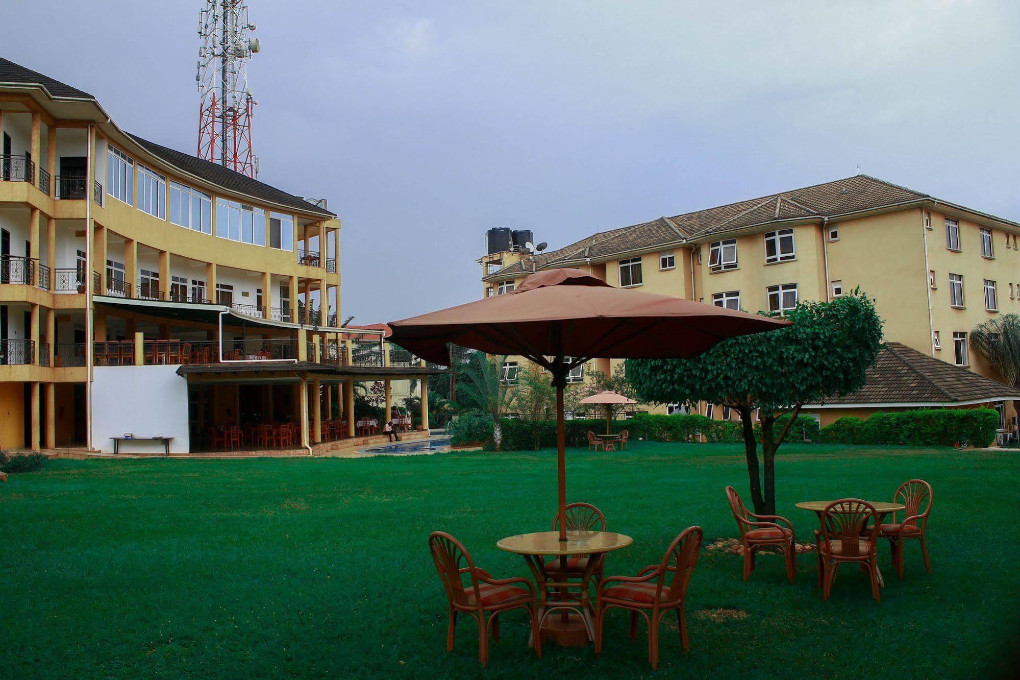 City Royal Resort Hotel Kyambogo  ภายนอก รูปภาพ