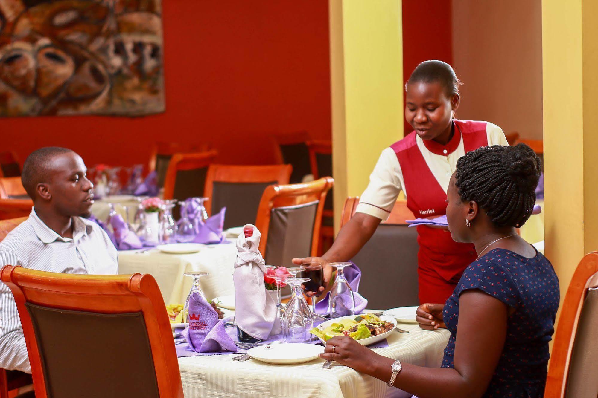 City Royal Resort Hotel Kyambogo  ภายนอก รูปภาพ