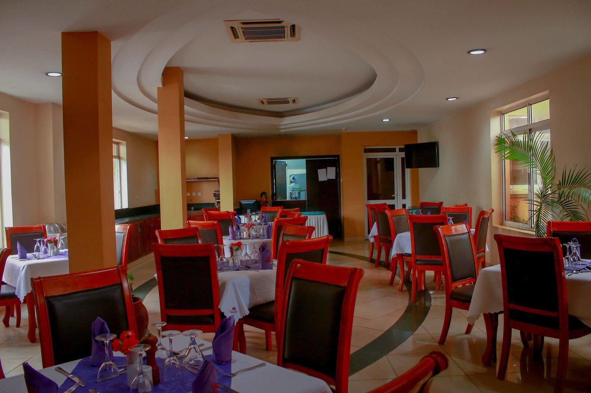City Royal Resort Hotel Kyambogo  ภายนอก รูปภาพ