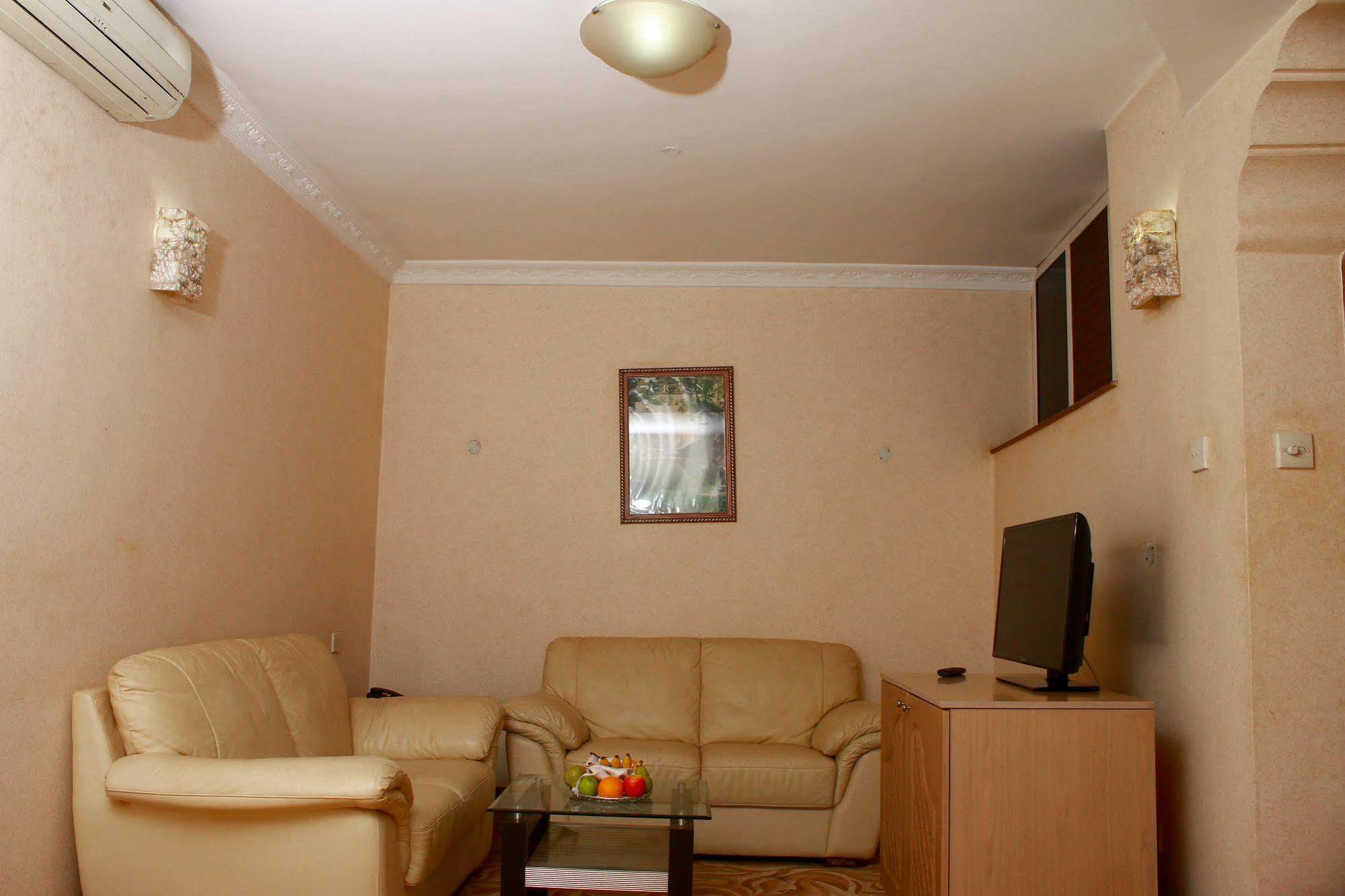 City Royal Resort Hotel Kyambogo  ภายนอก รูปภาพ
