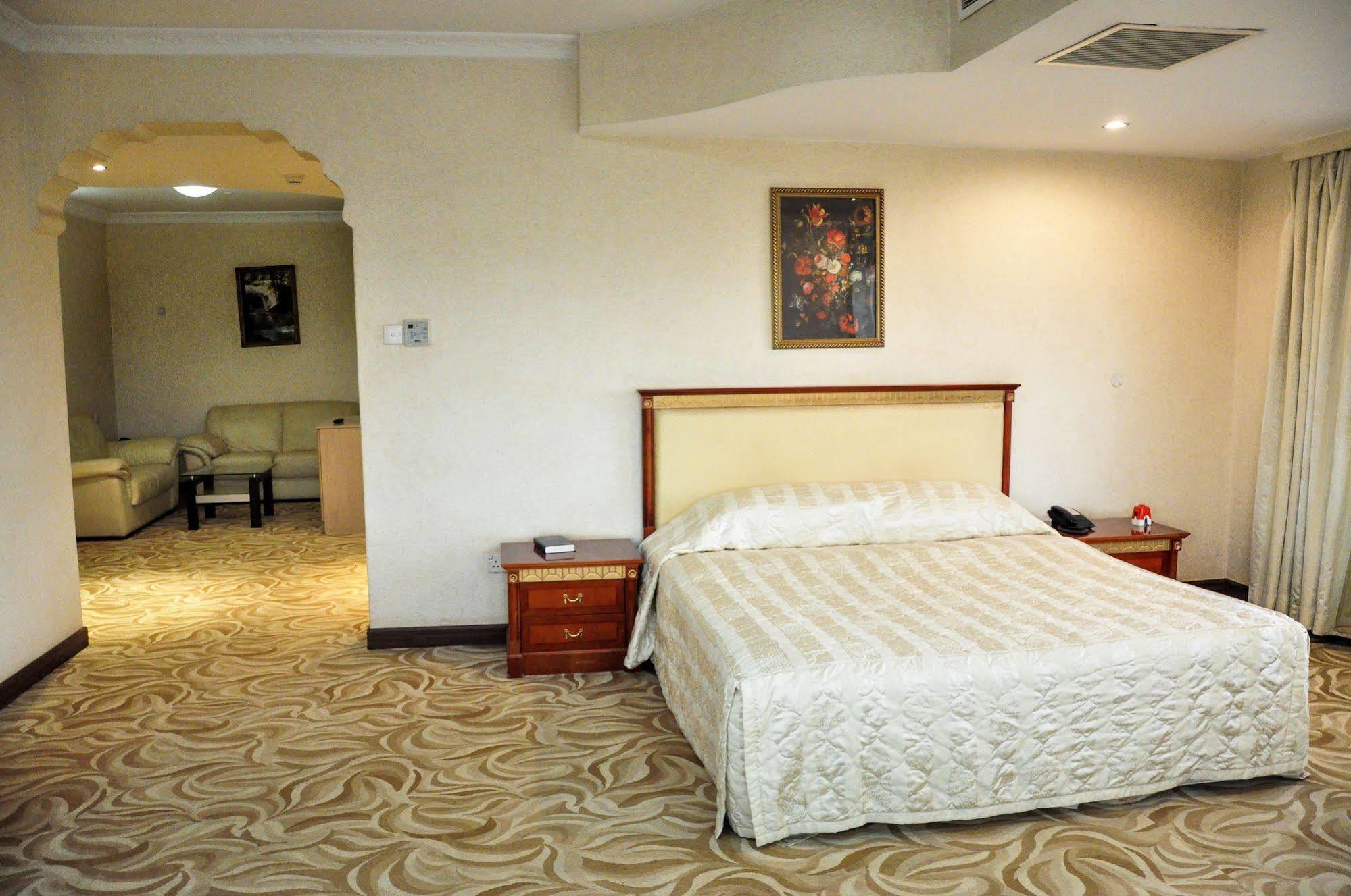 City Royal Resort Hotel Kyambogo  ภายนอก รูปภาพ