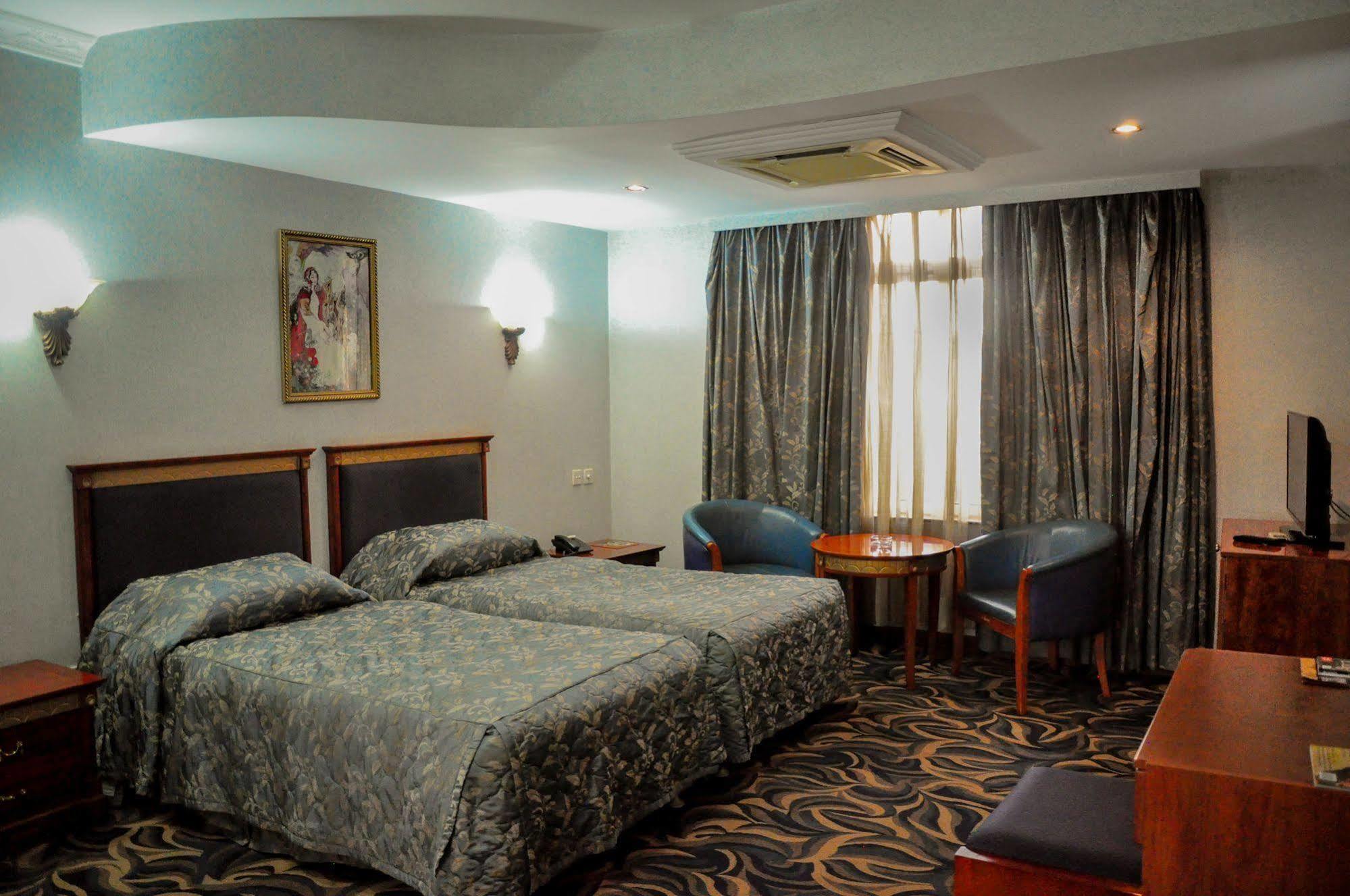 City Royal Resort Hotel Kyambogo  ภายนอก รูปภาพ