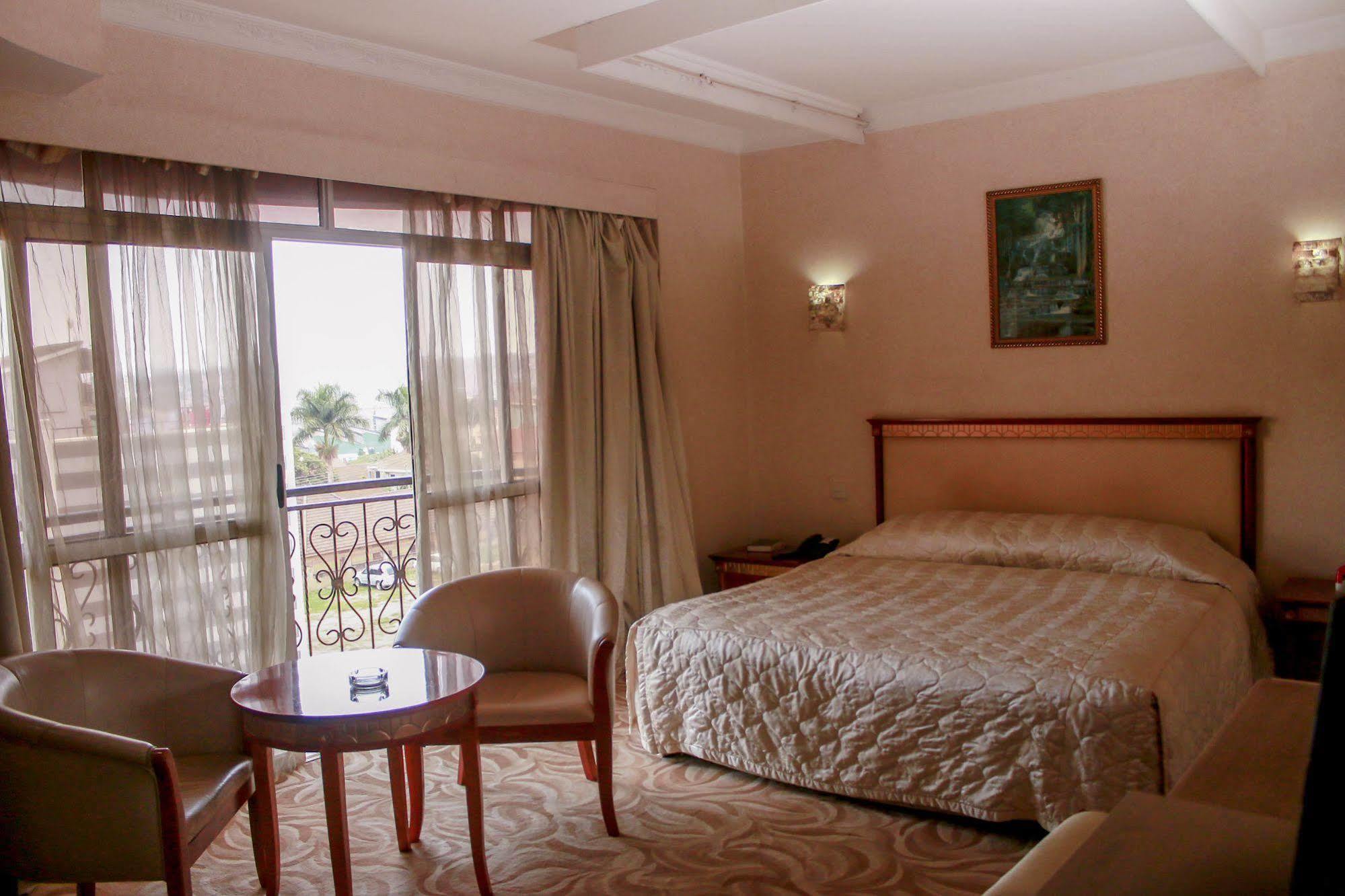 City Royal Resort Hotel Kyambogo  ภายนอก รูปภาพ