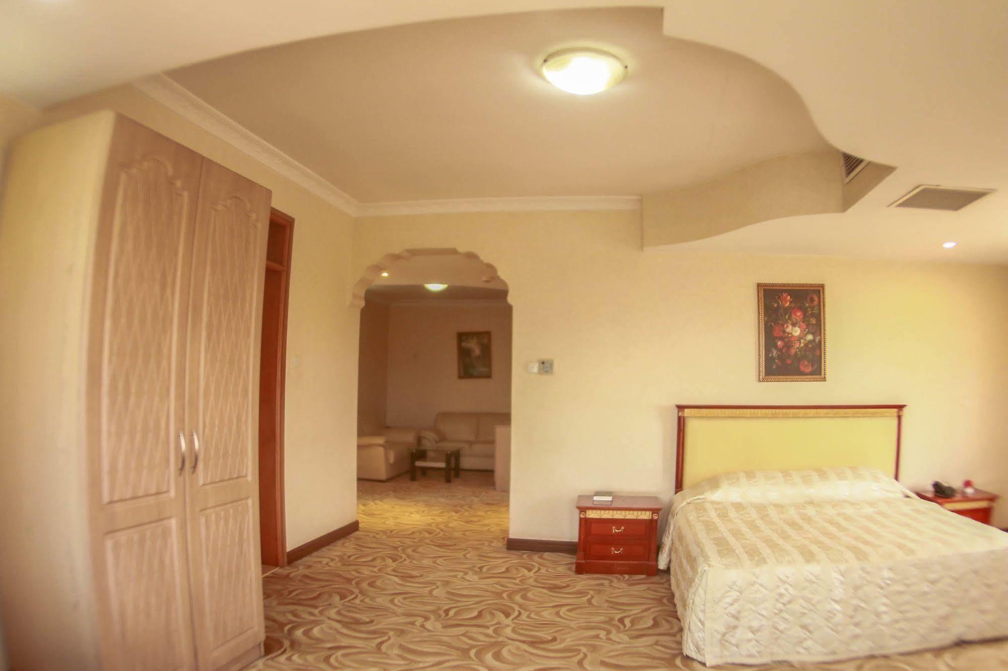 City Royal Resort Hotel Kyambogo  ภายนอก รูปภาพ