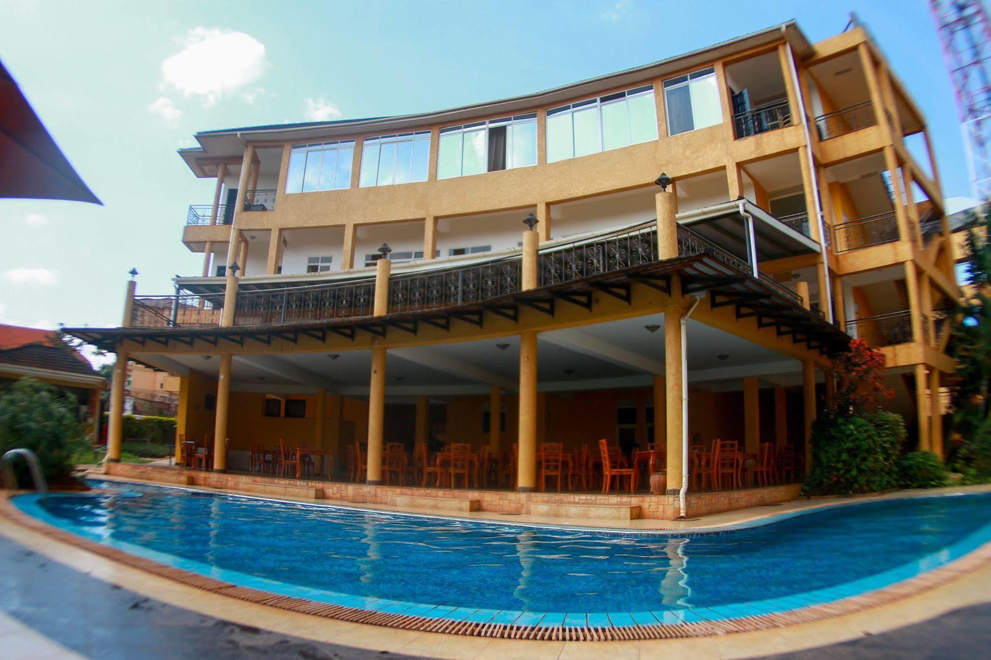 City Royal Resort Hotel Kyambogo  ภายนอก รูปภาพ