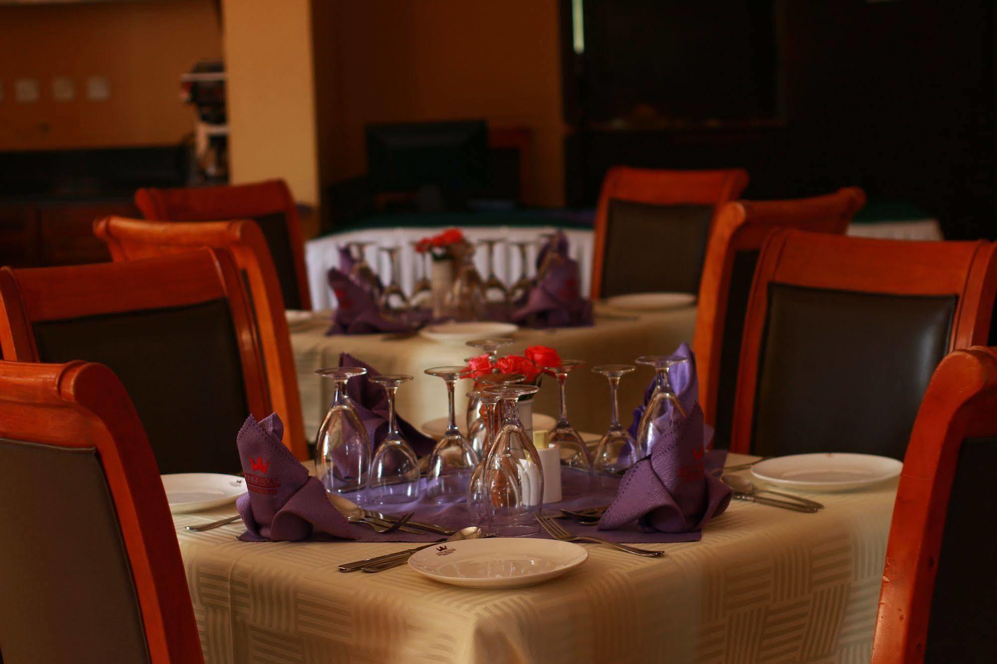 City Royal Resort Hotel Kyambogo  ภายนอก รูปภาพ