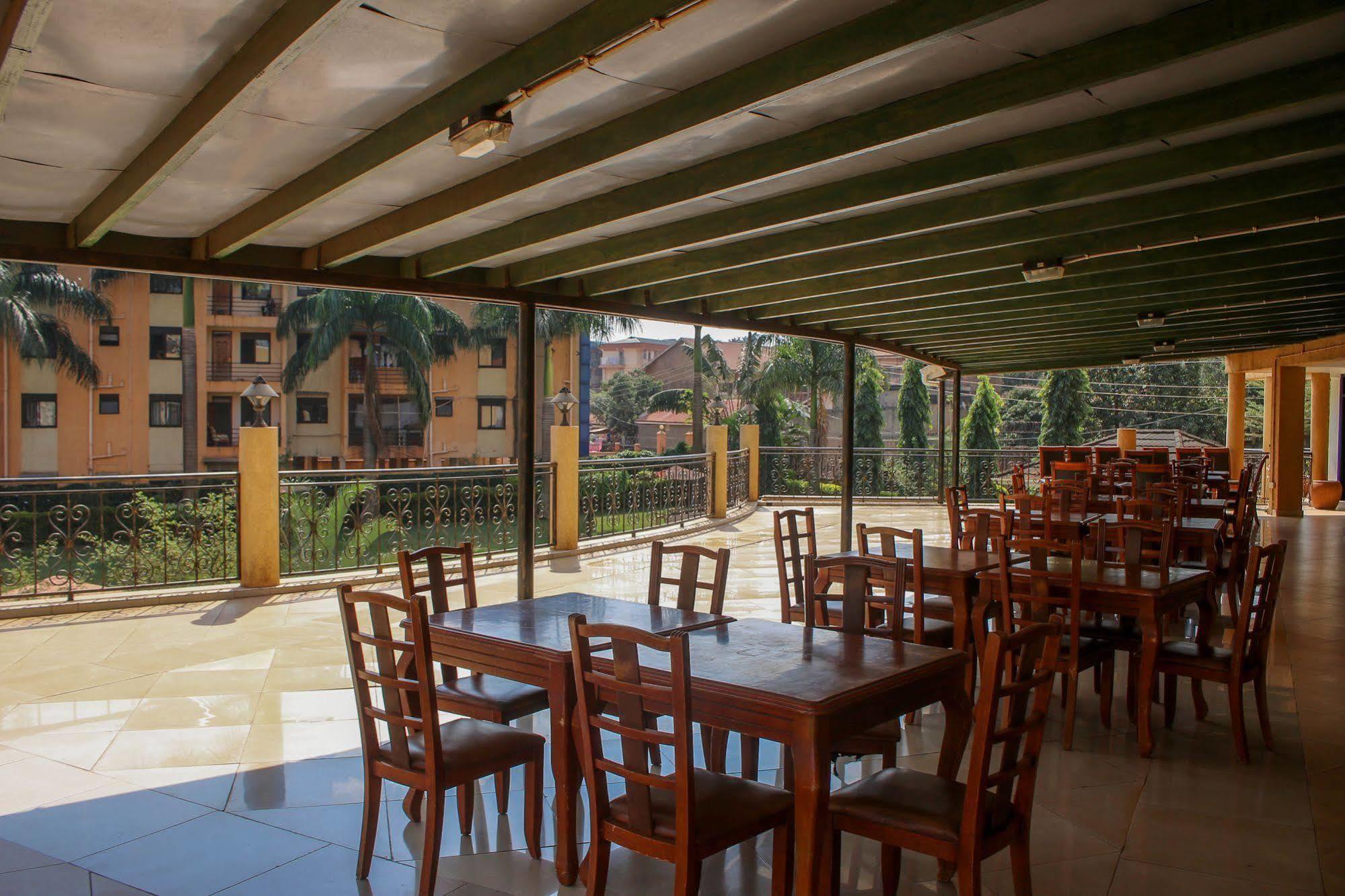 City Royal Resort Hotel Kyambogo  ภายนอก รูปภาพ