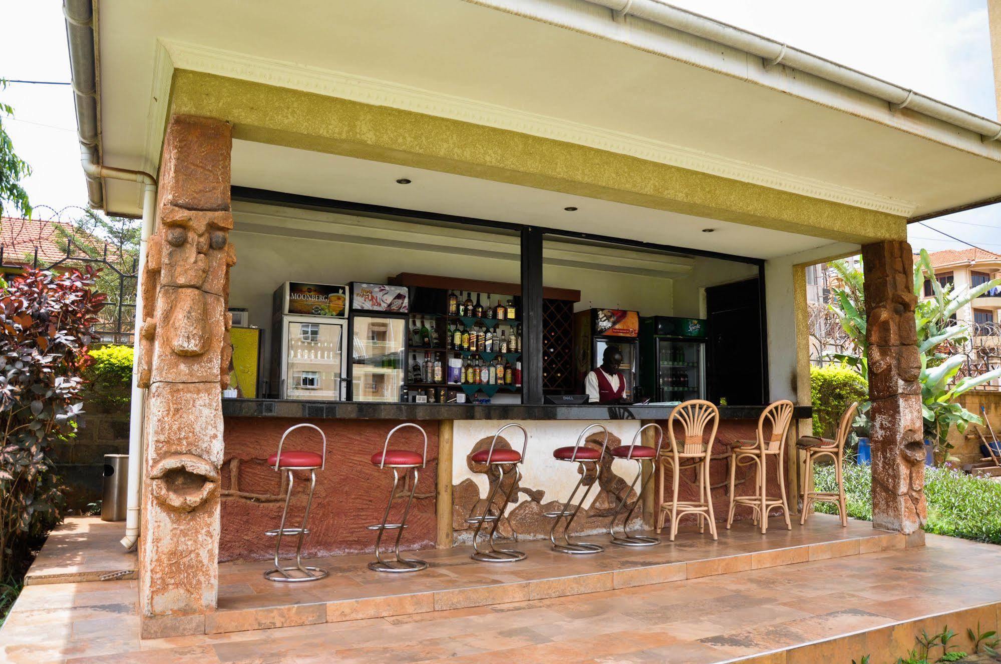City Royal Resort Hotel Kyambogo  ภายนอก รูปภาพ