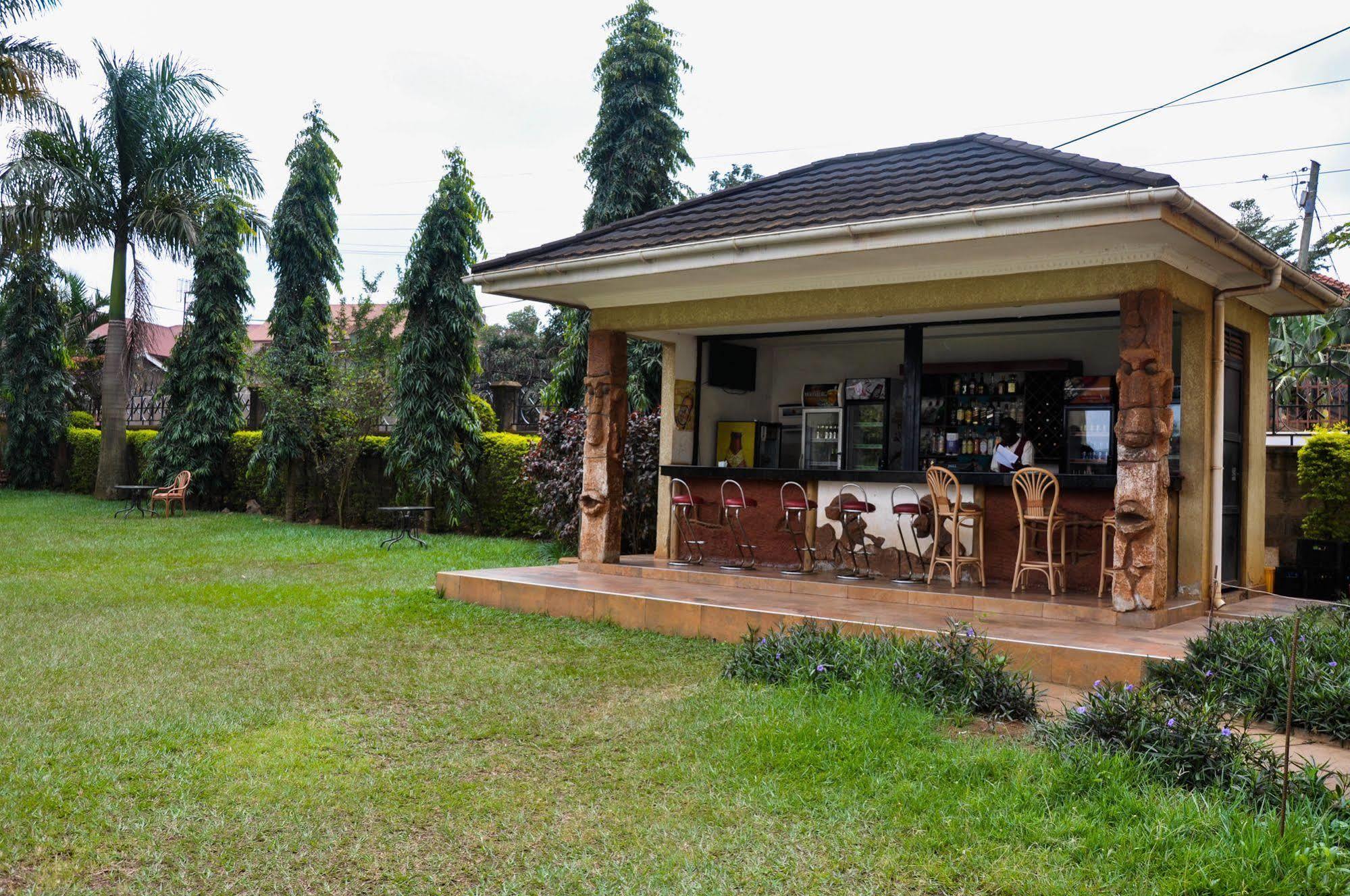 City Royal Resort Hotel Kyambogo  ภายนอก รูปภาพ