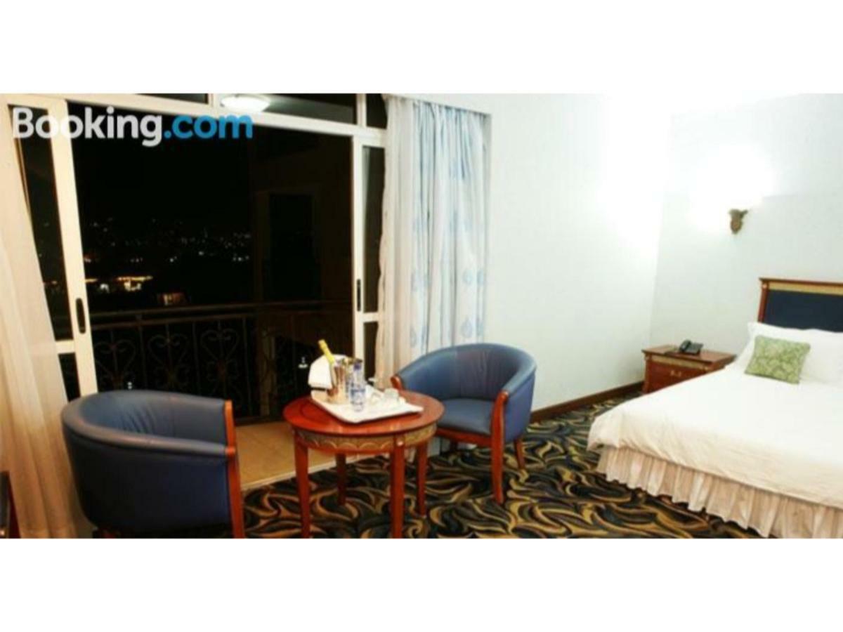 City Royal Resort Hotel Kyambogo  ภายนอก รูปภาพ