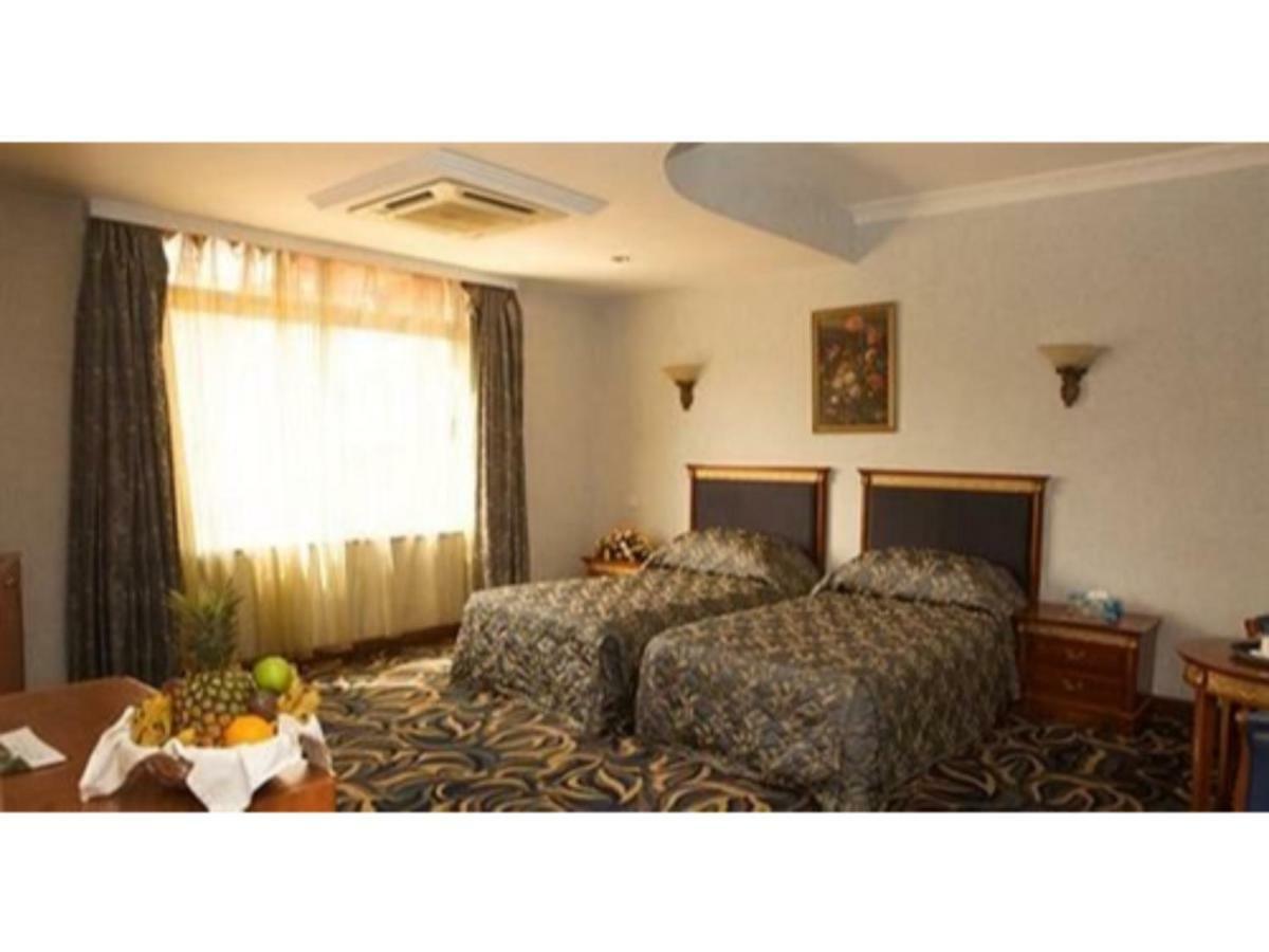 City Royal Resort Hotel Kyambogo  ภายนอก รูปภาพ